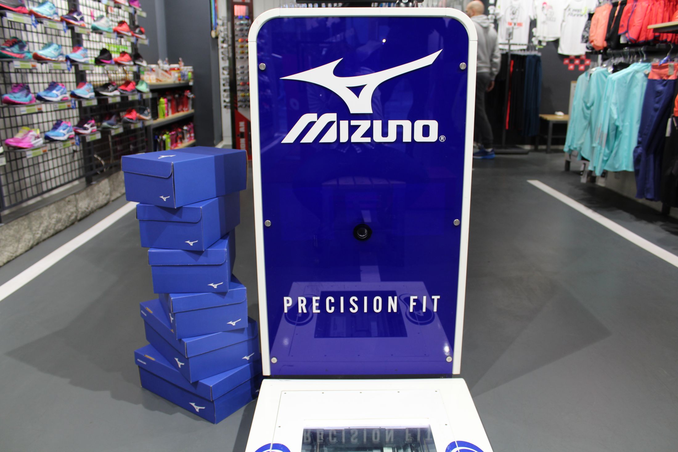 MIZUNO PRECISION FIT SKENER PONOVO U BEOGRADU Runnmore
