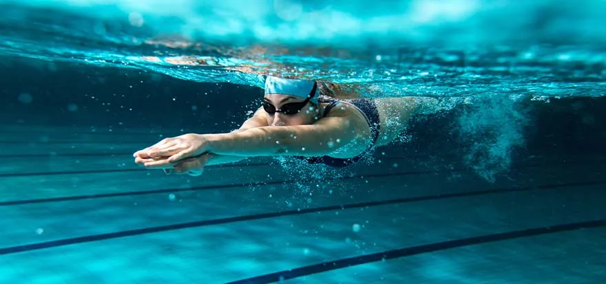 Zašto trkači treba da uvrste plivanje u svoju letnju rutinu