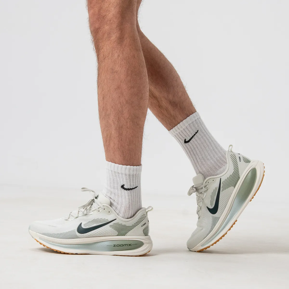 Nike Patike NIKE VOMERO 18 