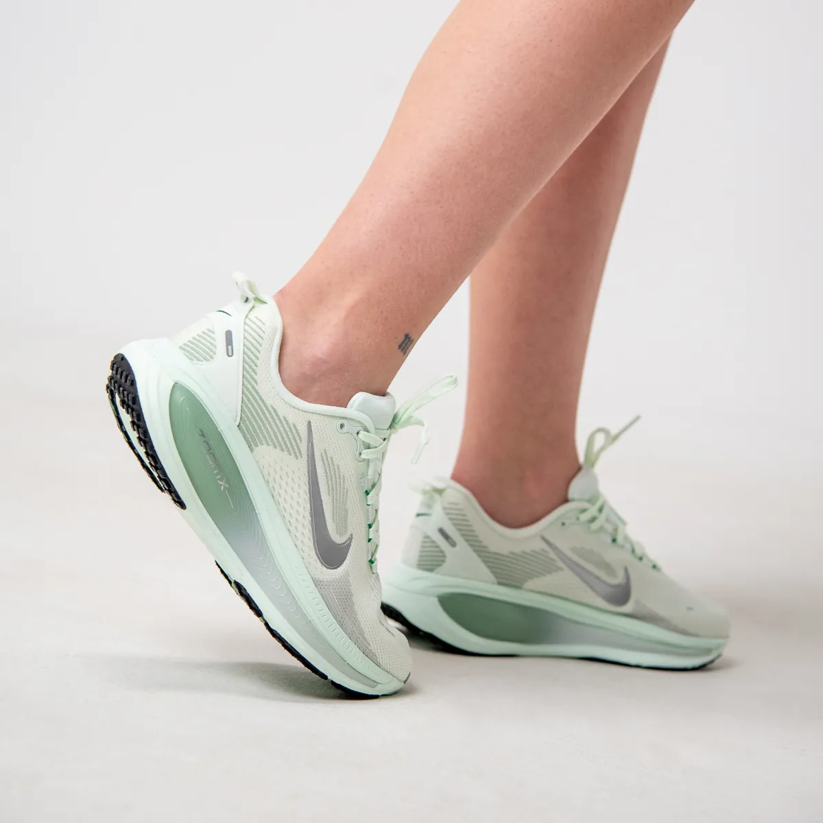 Nike Patike W NIKE VOMERO 18 