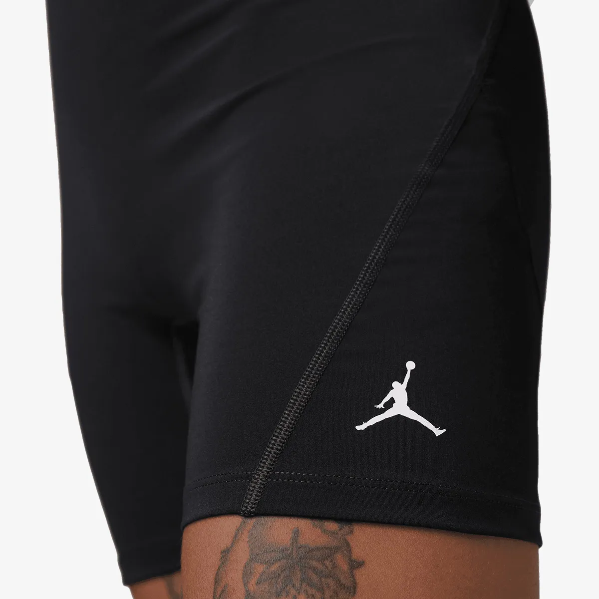 JORDAN Helanke W J SPT DF HR 5IN ESS SHRT 