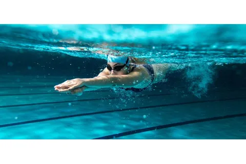 Zašto trkači treba da uvrste plivanje u svoju letnju rutinu